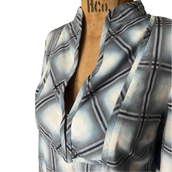 BCBGMaxAzria Plaid Blouse in Blue and White NWOT XS - Picture 2 of 9
